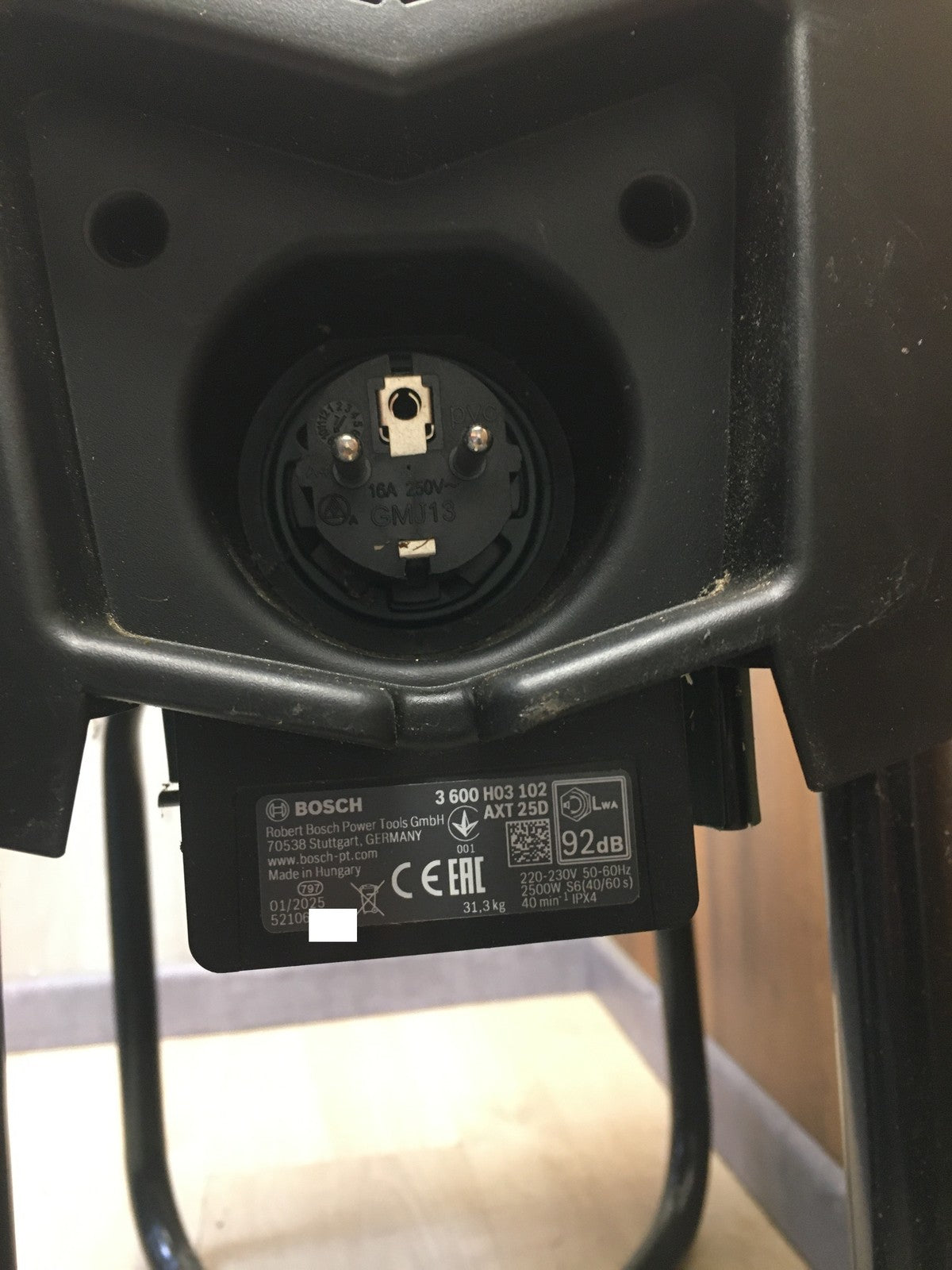 Bosch Leisehäcksler AXT 25 D, 2.500 W, für Hartholz und Dornensträucher, I38221