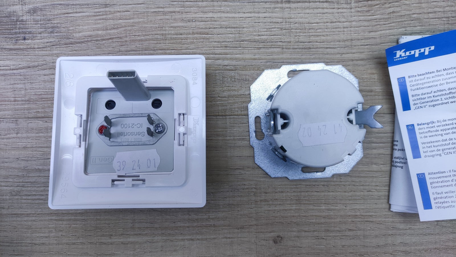 Kopp 808402013 Luxus Infrarot Bewegungsschalter, (B x H) 50 mm x 50 mm, I35916