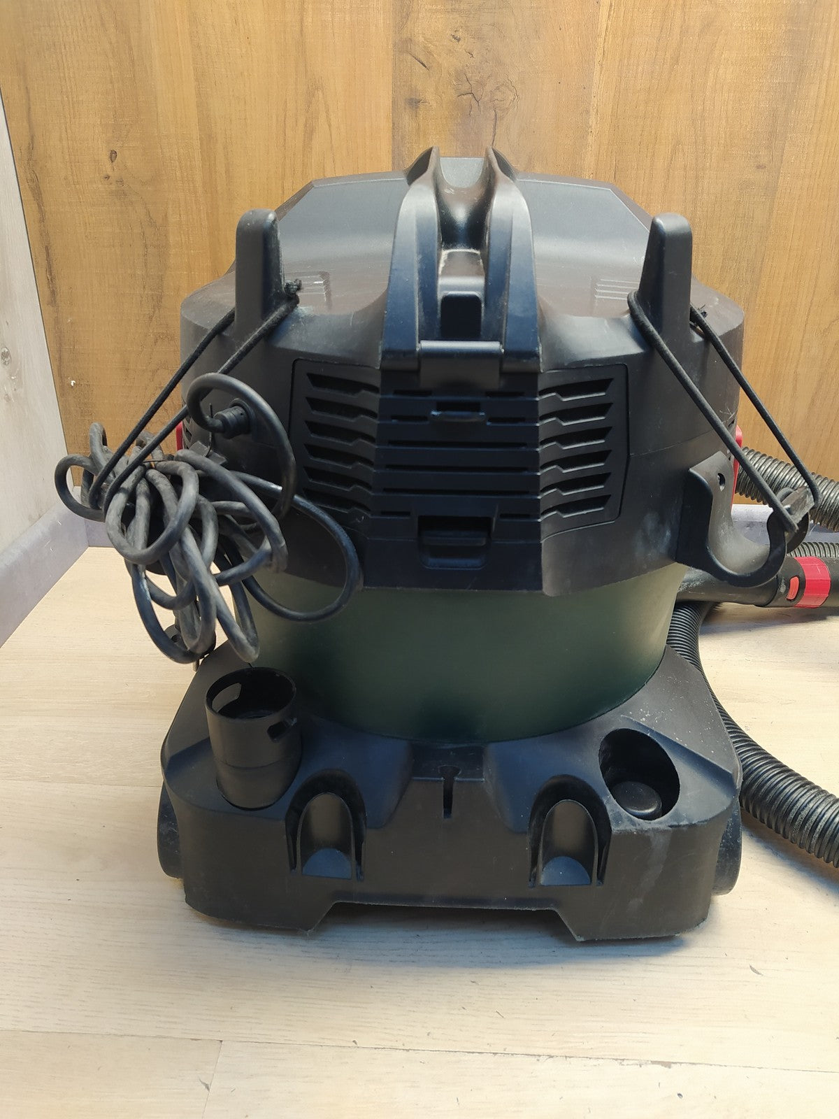 Bosch UniversalVac 15 Nass-/Trockensauger 06033D1100, I37482