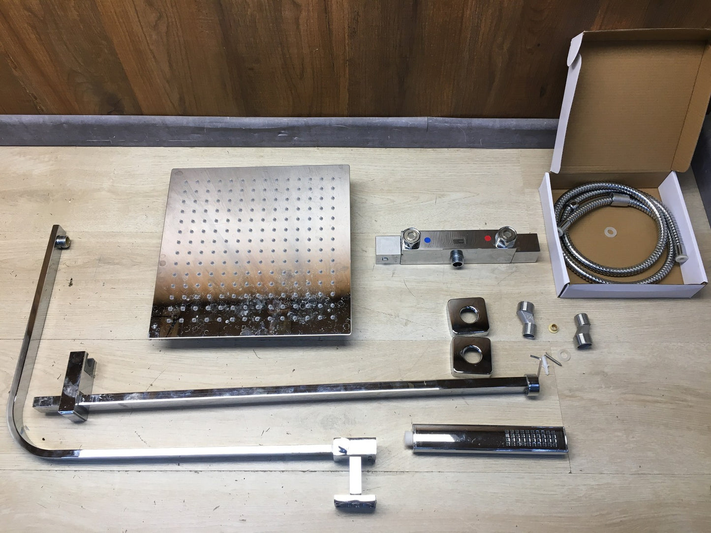 SCHÜTTE 60049 SUMBA Duschsystem mit Thermostat, I36556