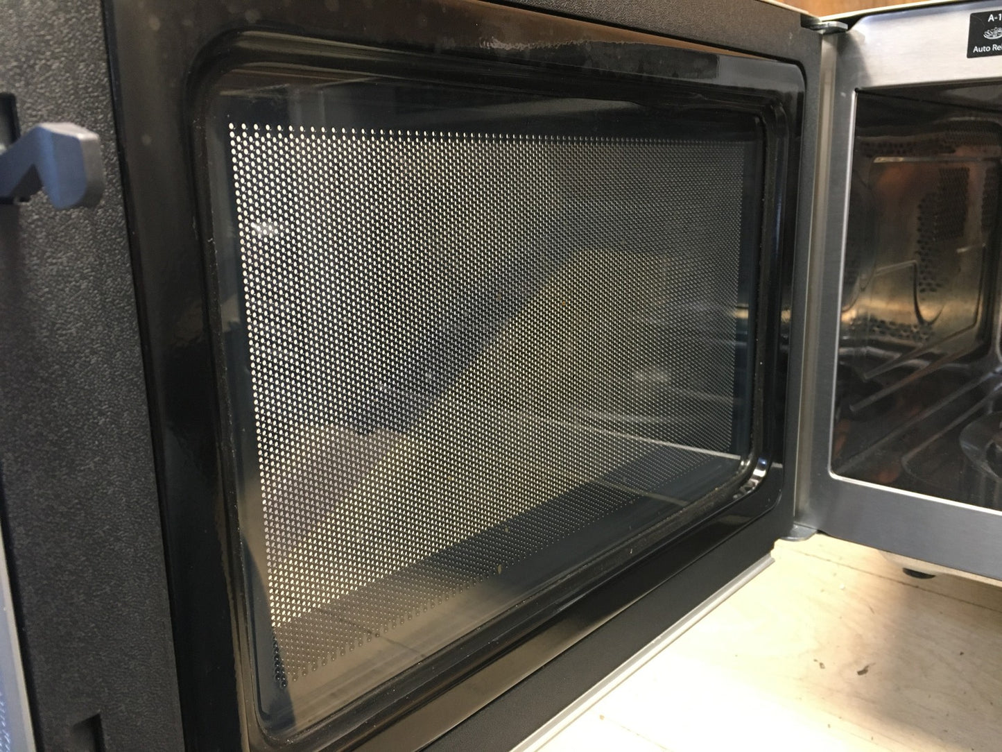 SHARP R843INW Mikrowelle 25 L, 900 W, I38994