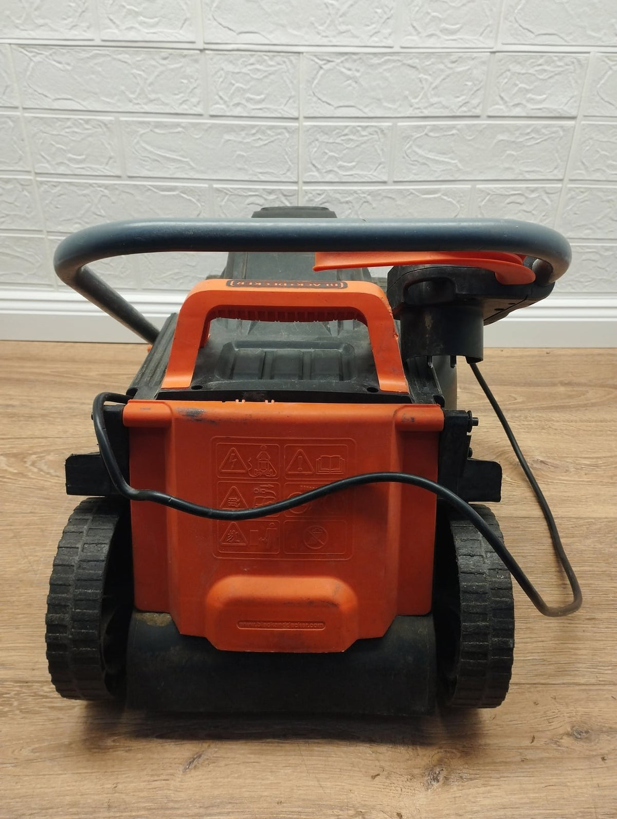 Black&Decker BEMW351 Elektro-Rasenmäher 1.0kW 32cm