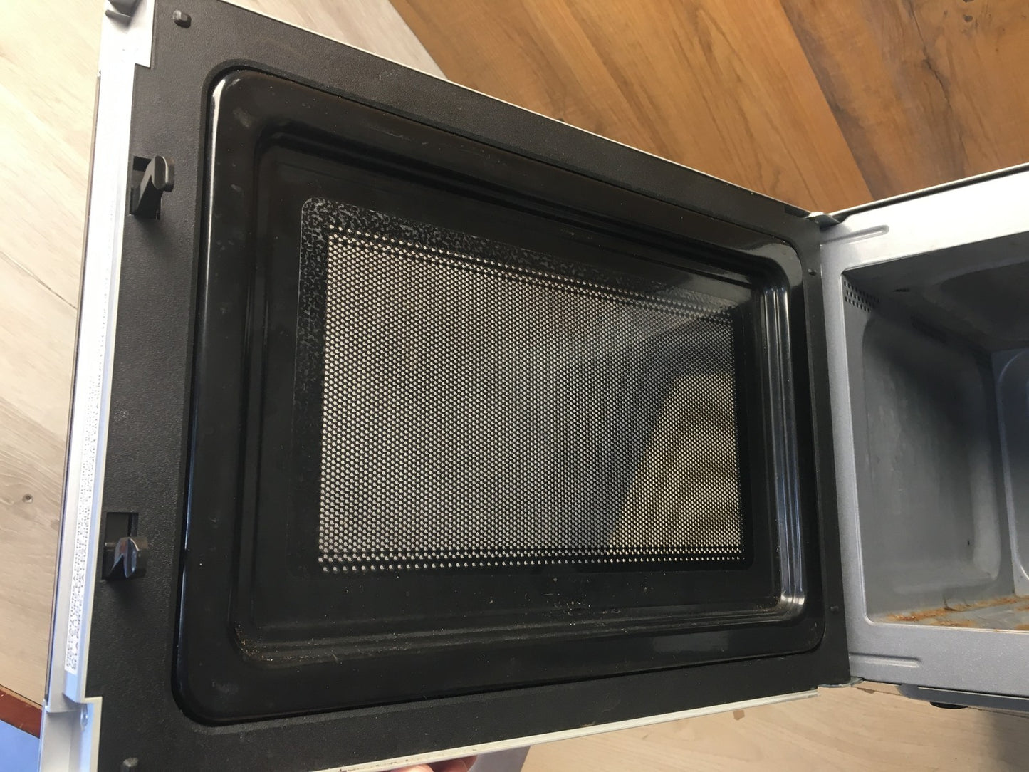 Brandt SE25000X Mikrowelle, 25L, 900W, I39979