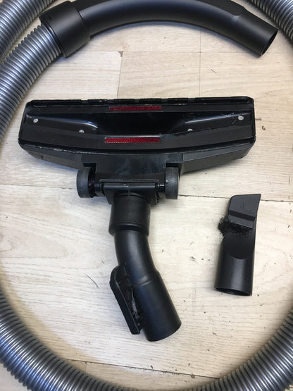 Bosch Serie 2 Staubsauger beutellos BGC05A220A, 700W, I39736