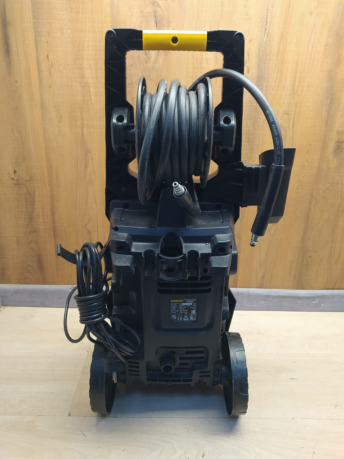 Stanley Hochdruckreiniger SXPW16PE mit Patio Cleaner Deluxe und Bürste, I36823