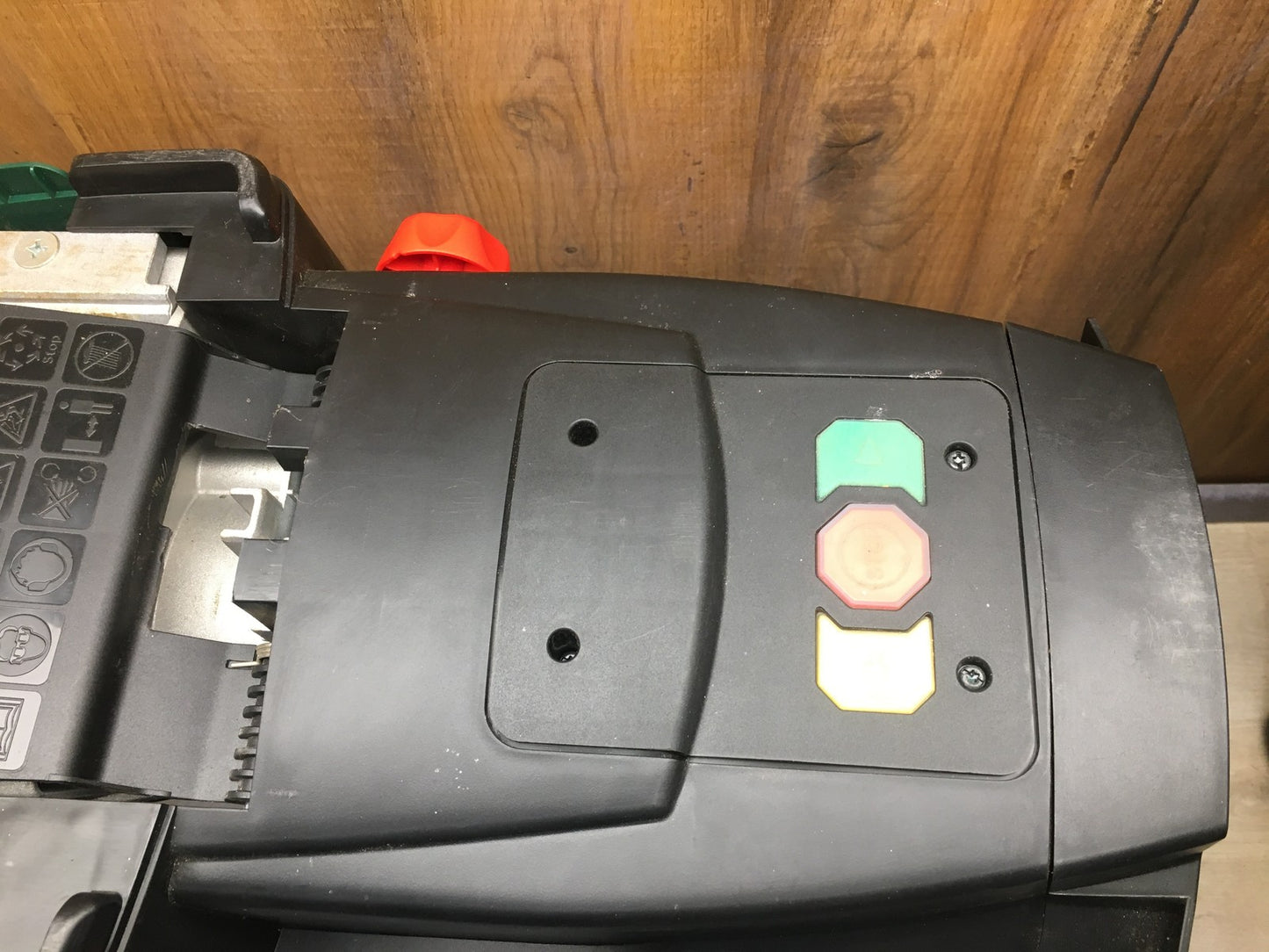 Bosch Leisehäcksler AXT 25 D, 2.500 W, für Hartholz und Dornensträucher, I38221