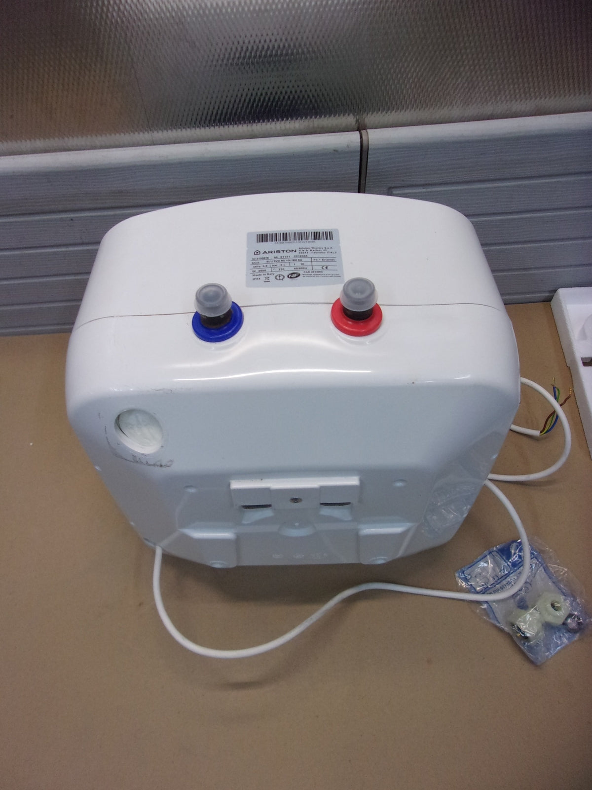 Ariston Blu Evo RS Elektrischer Durchlauferhitzer, 10Liter, 2000W, EEK:B, I33264
