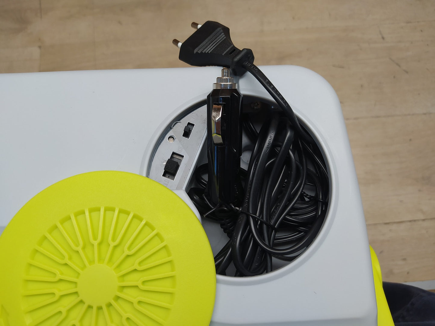 SEVERIN KB 2924 Elektrische Kühlbox (19 L) mit Kühl-/Warmhaltefunktion, I38760