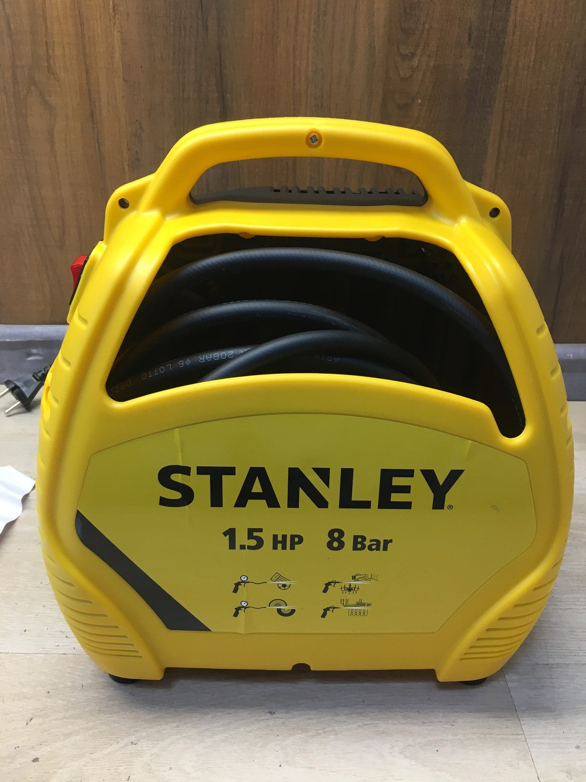 Stanley AirKit Kompressor 1100W 230V inkl. Reifenfüller und Pistole, I38344