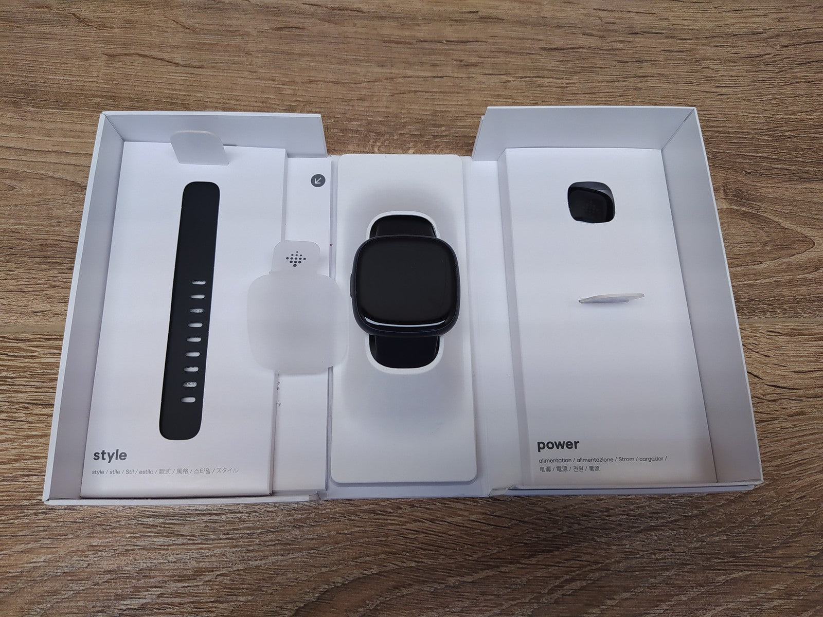 Fitbit Versa 4 Aktivitätstracker FB523, Schwarz, I39218