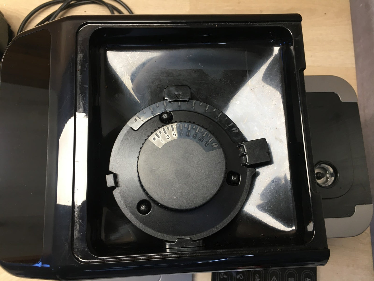 ZACHVO CM9002I-GS Kaffeevollautomat mit Milchbehälter, 20 Bar, I35992