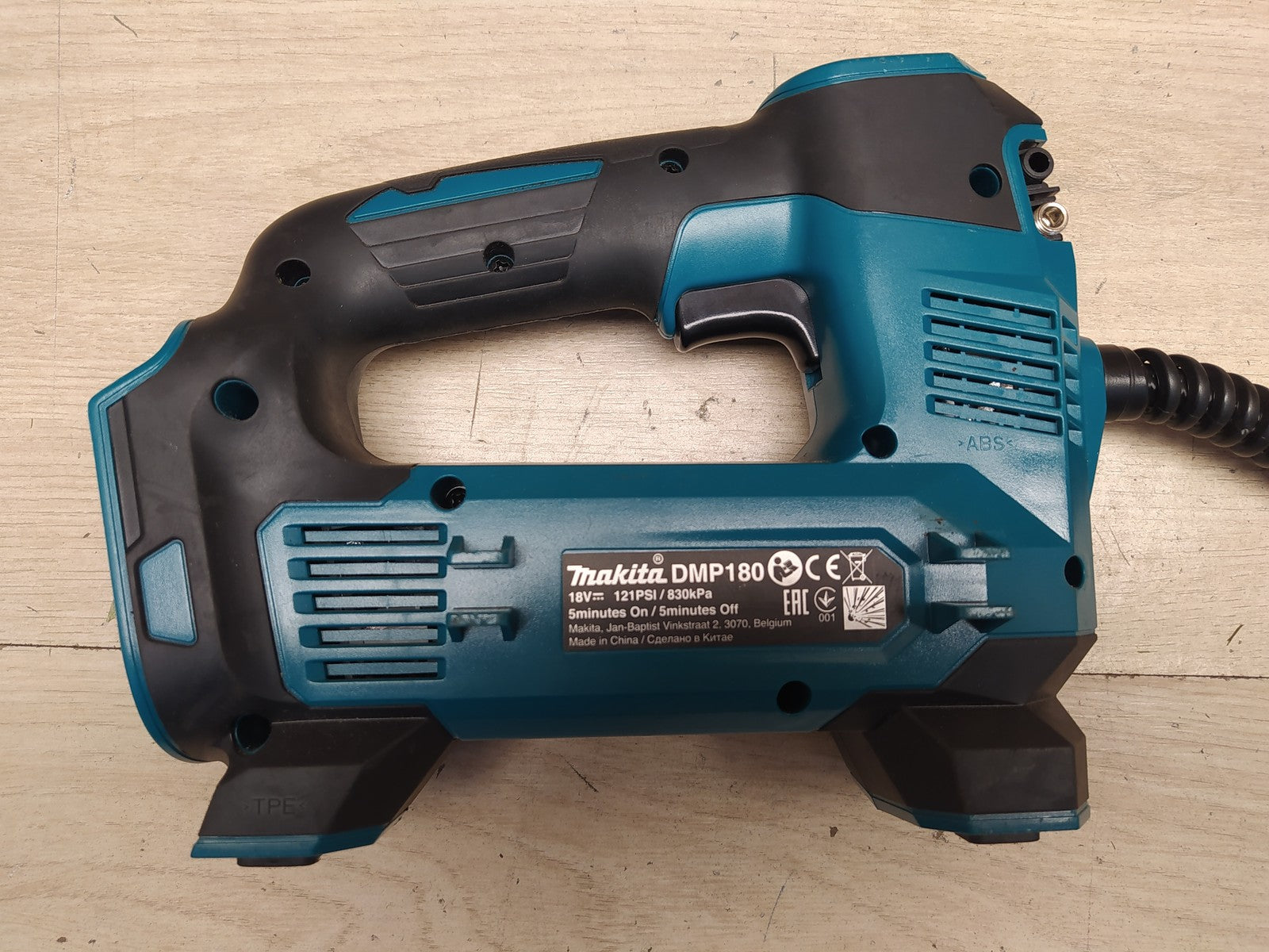 Makita DMP180Z Akku-Kompressor 8,3 bar 18V (ohne Akku, ohne Ladegerät), I37911