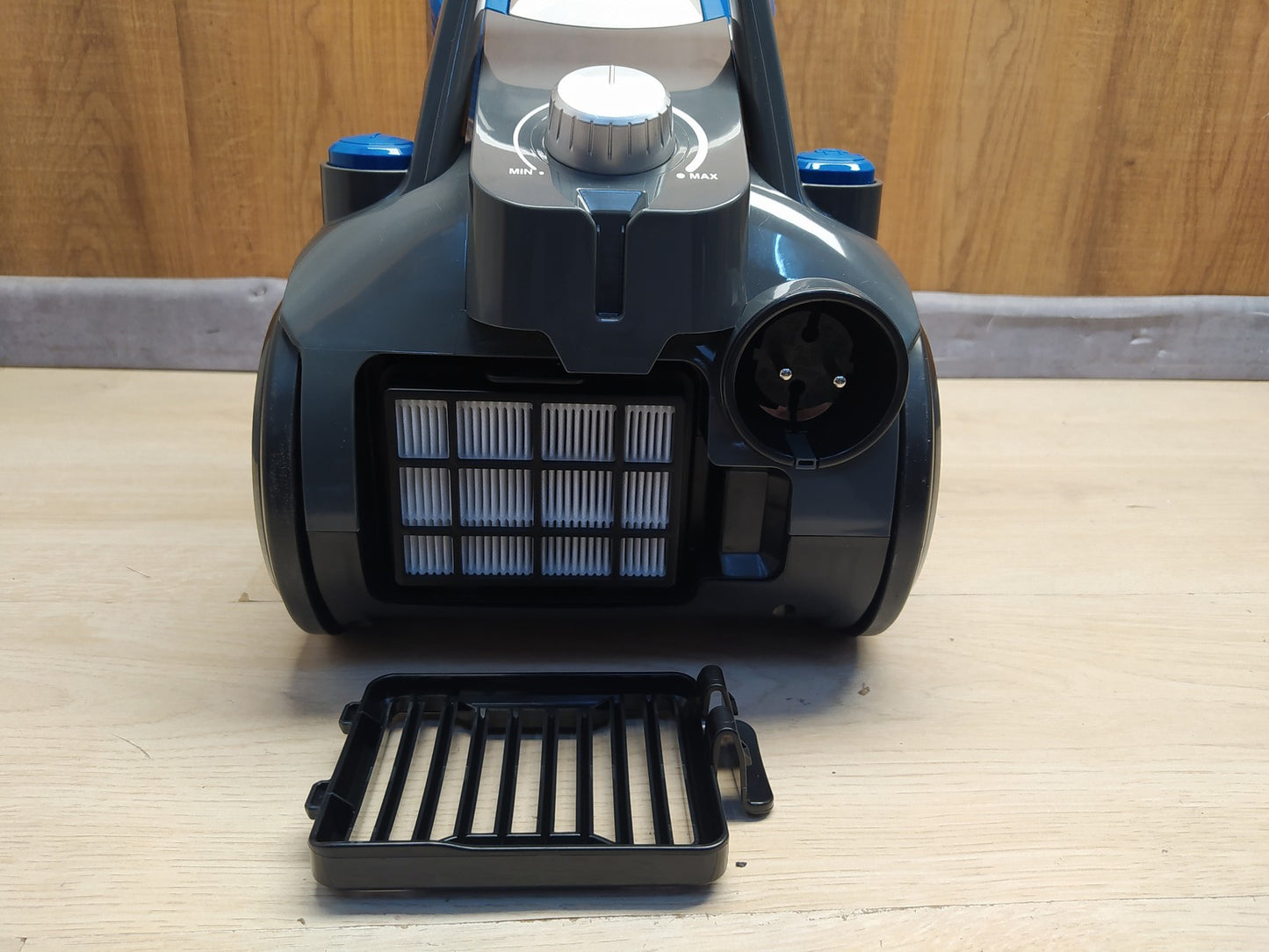 Amazon Basics VCS35A17KOA Zylinder-Staubsauger, 700W, I36327