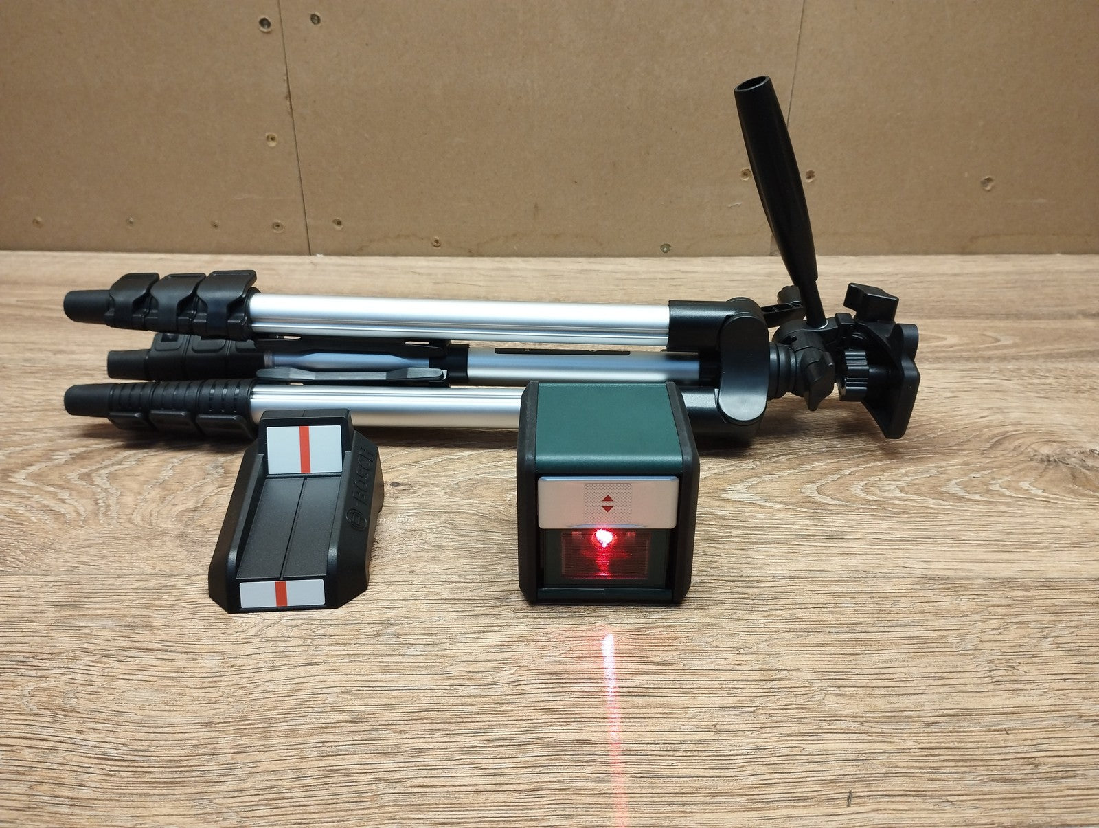 Bosch DIY Quigo Plus Kreuzlaser mit Stativ, I39862