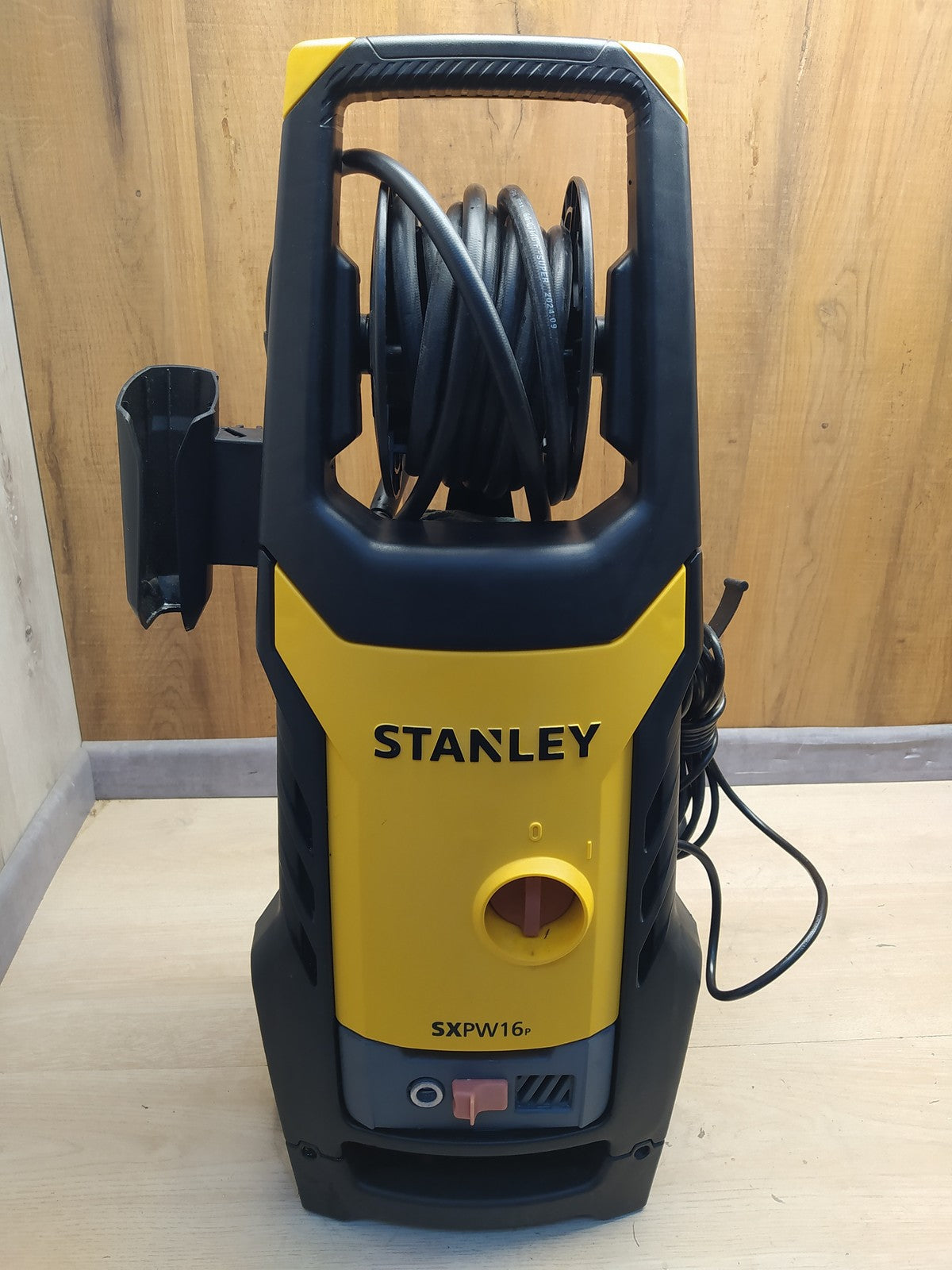 Stanley Hochdruckreiniger SXPW16PE mit Patio Cleaner Deluxe und Bürste, I36823