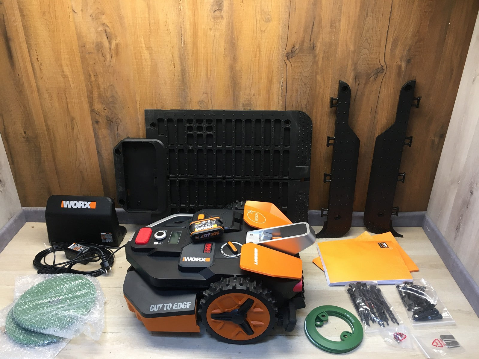 WORX Landroid Vision M600 Mähroboter ohne Begrenzungskabel WR206E.1 I38452