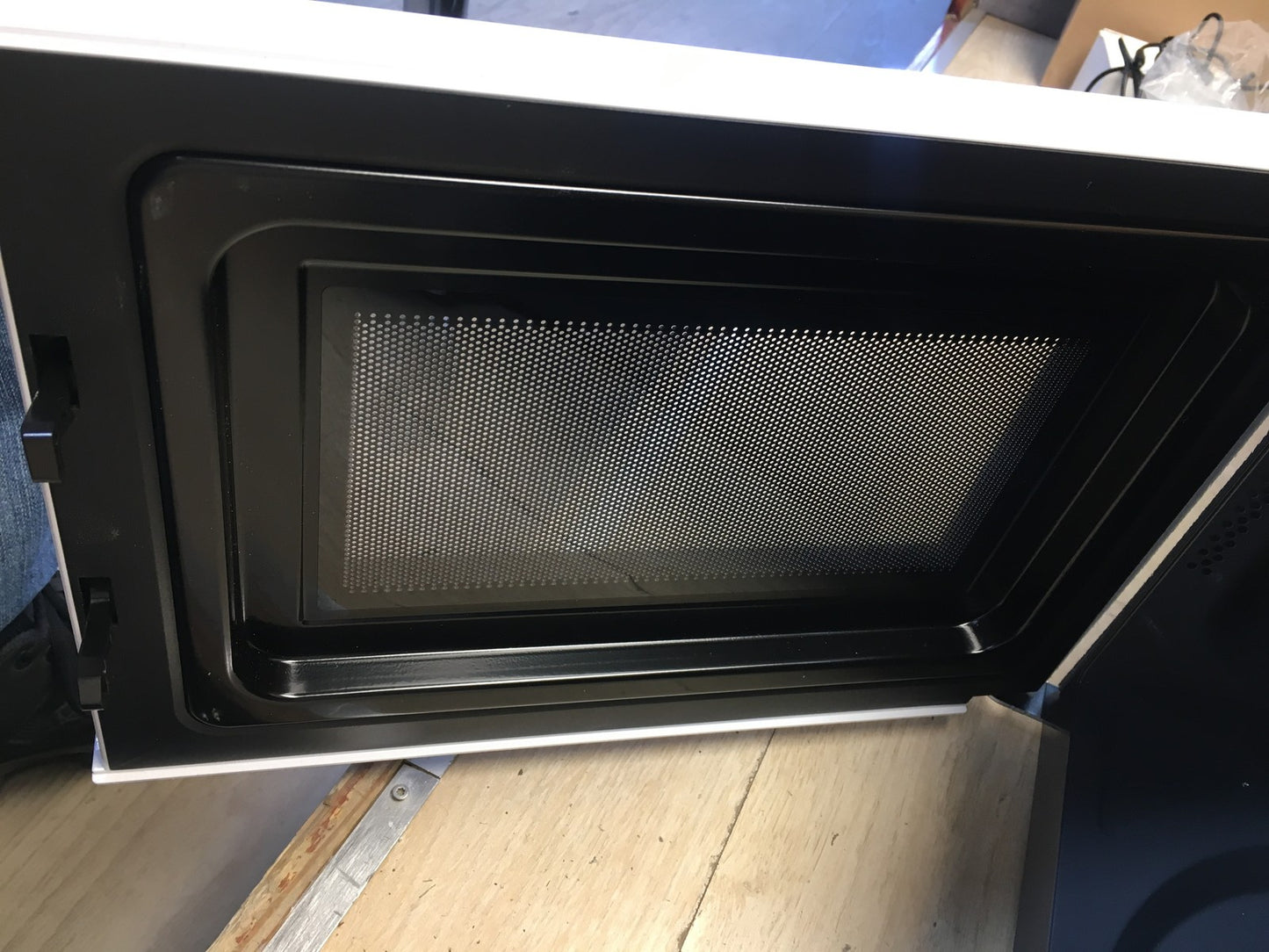 Bosch FFL023MW0 Mikrowelle, 800 W, Drehteller 27 cm, I37770