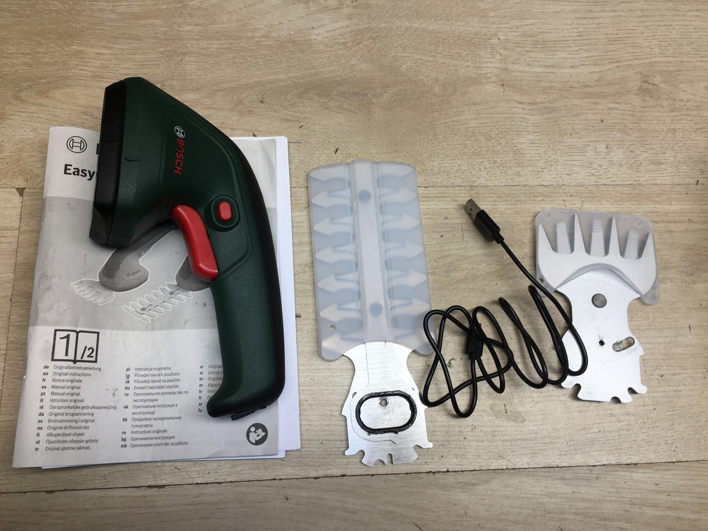 Bosch Gartenschere EasyShear, integrierter 3,6 V Akku, 12 cm / 8 cm, I36795