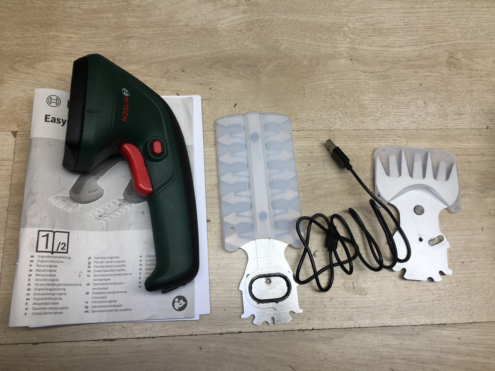 Bosch Gartenschere EasyShear, integrierter 3,6 V Akku, 12 cm / 8 cm, I36795