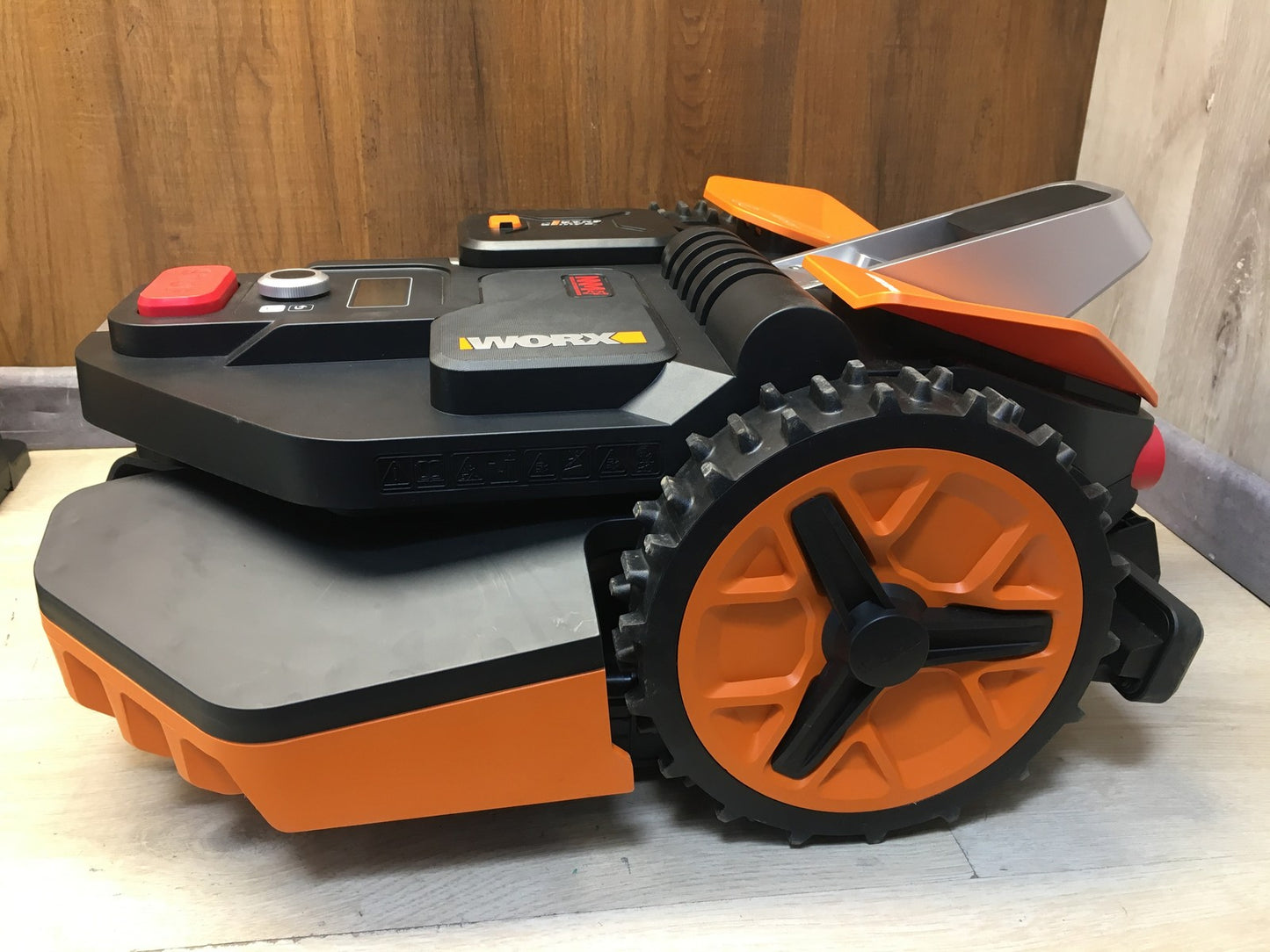 WORX Landroid Vision L1600 Mähroboter WR216E.1, für Gärten bis 1600m², I38528