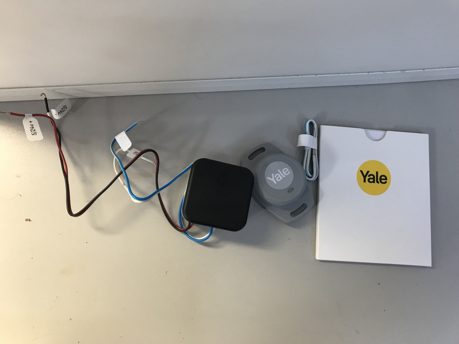 Yale Smarter Öffner für Garagentür 05/102300/BW I32877