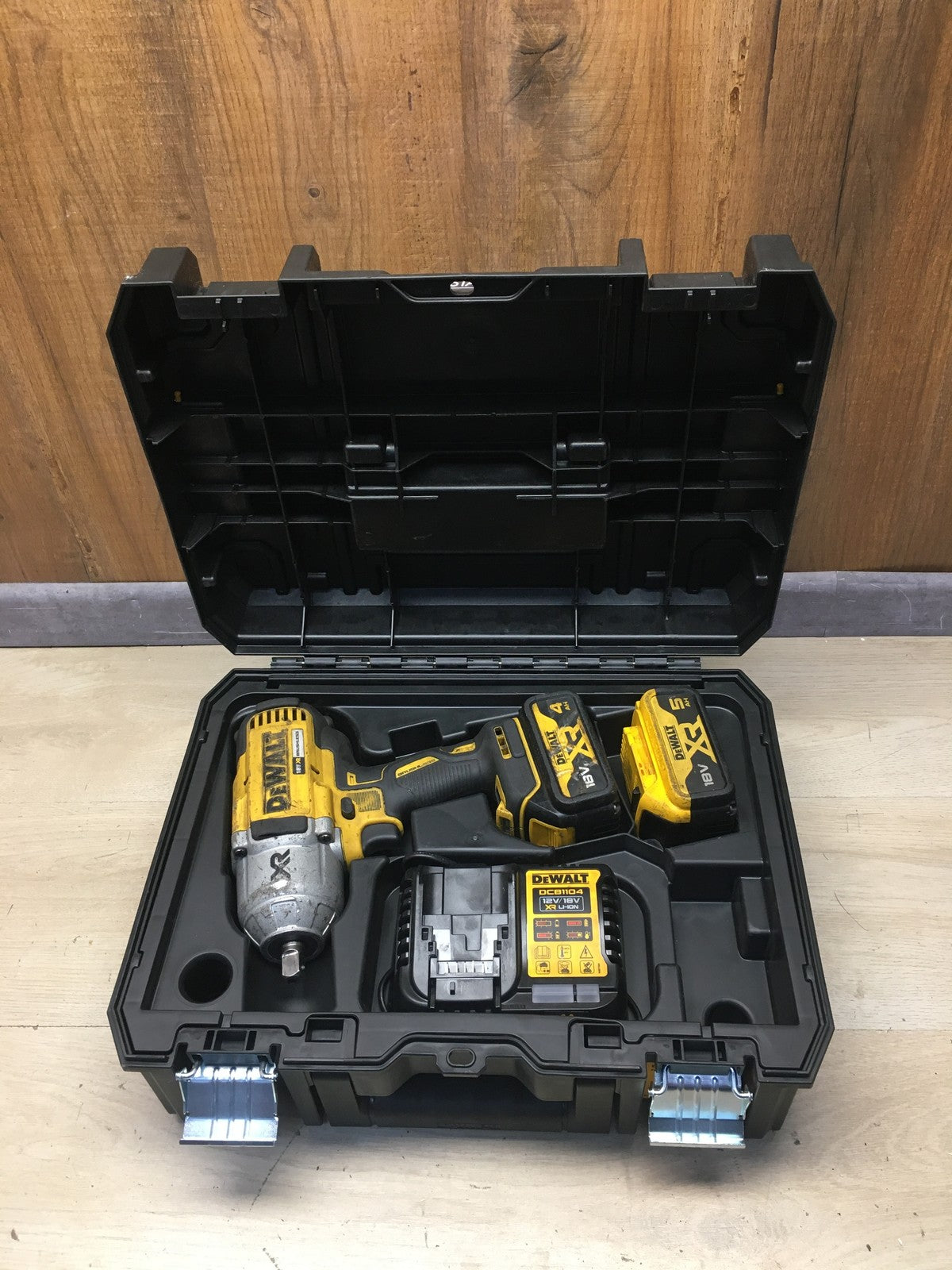 DEWALT Akku-Schlagschrauber DCF899P2, inkl. 2x Akkus, I40043