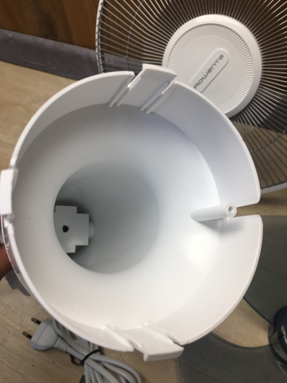 Rowenta Essential VU2330 Tischventilator mit 3 Geschwindigkeitsstufen, I39135