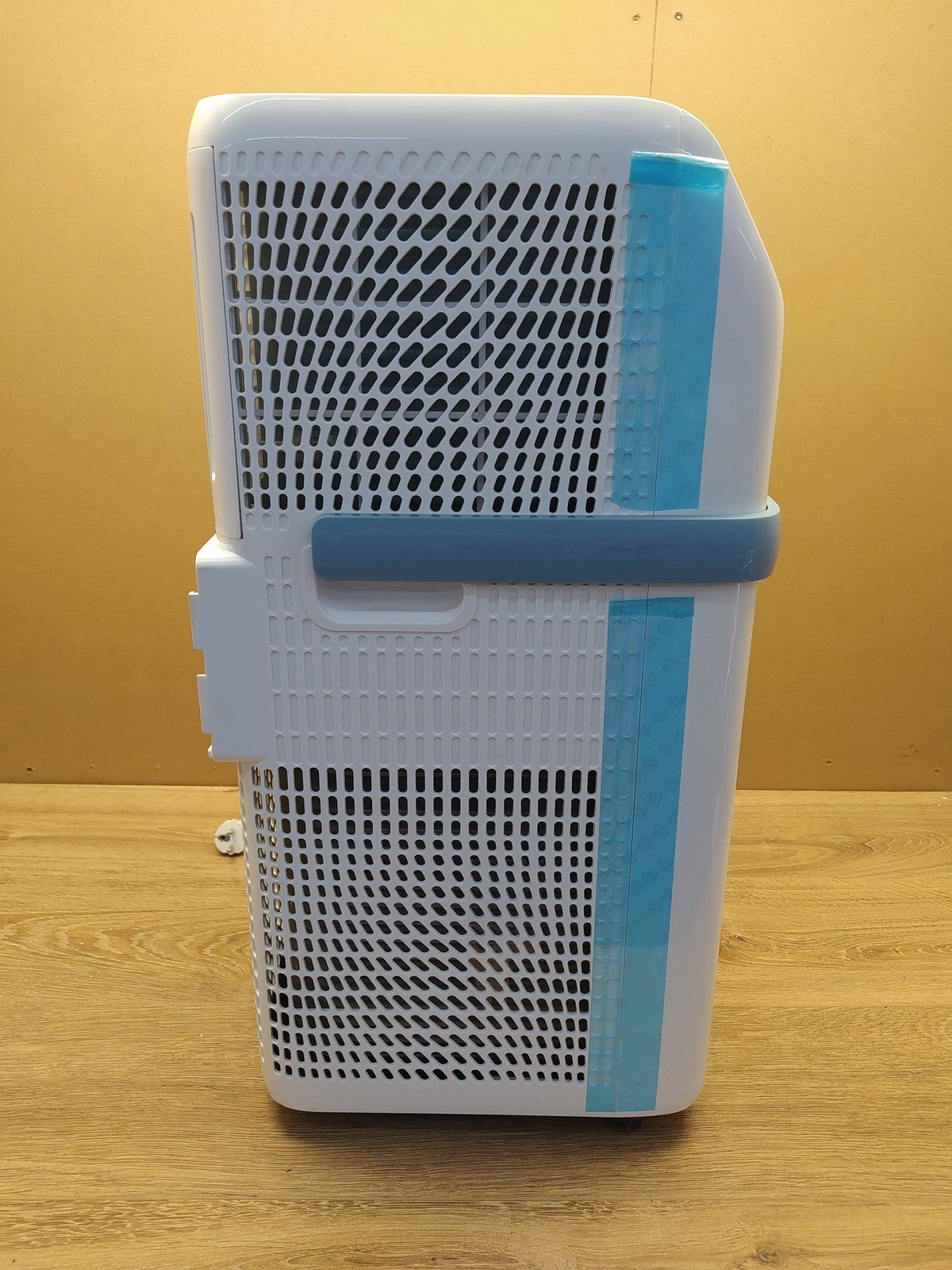 De'Longhi PAC ES72 YOUNG Mobiles Klimagerät, 8300 BTU, I39395