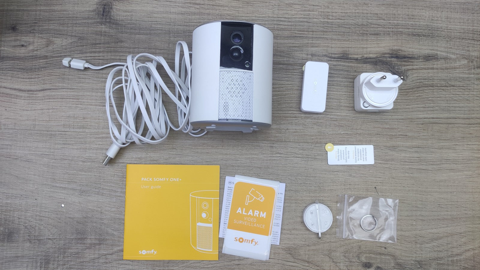 Somfy 2401493 Somfy One + Smart Alarmsystem mit integrierter Kamera, I38810