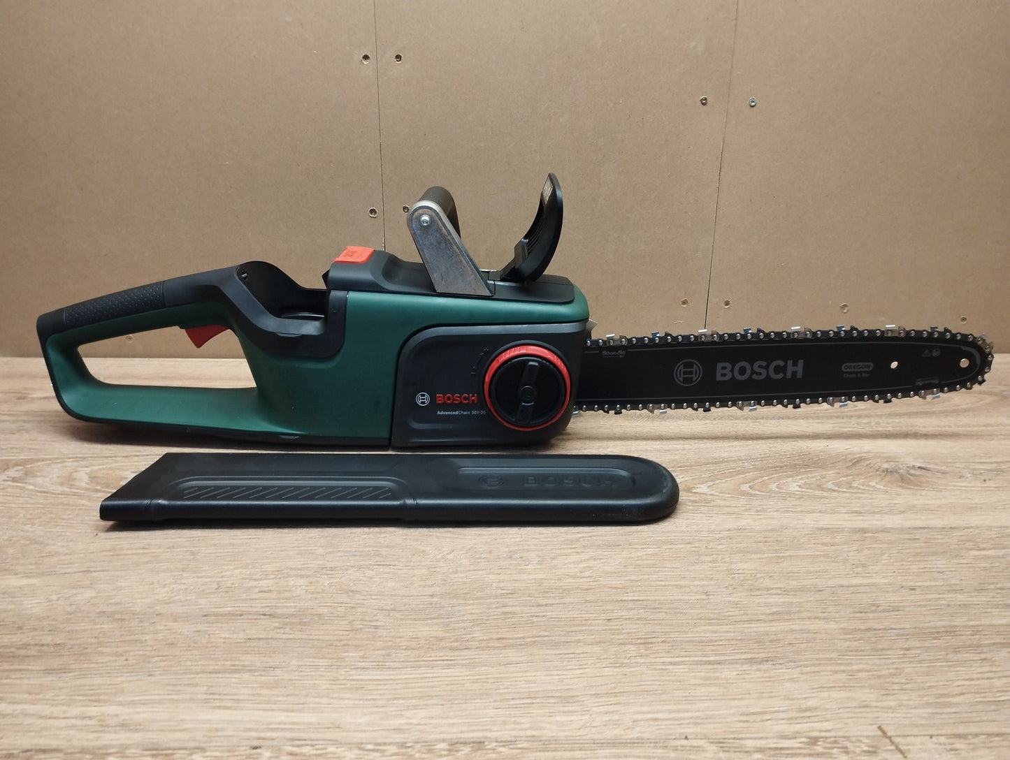 Bosch Akku-Kettensäge AdvancedChain 36V-35-40 Solo, I39924