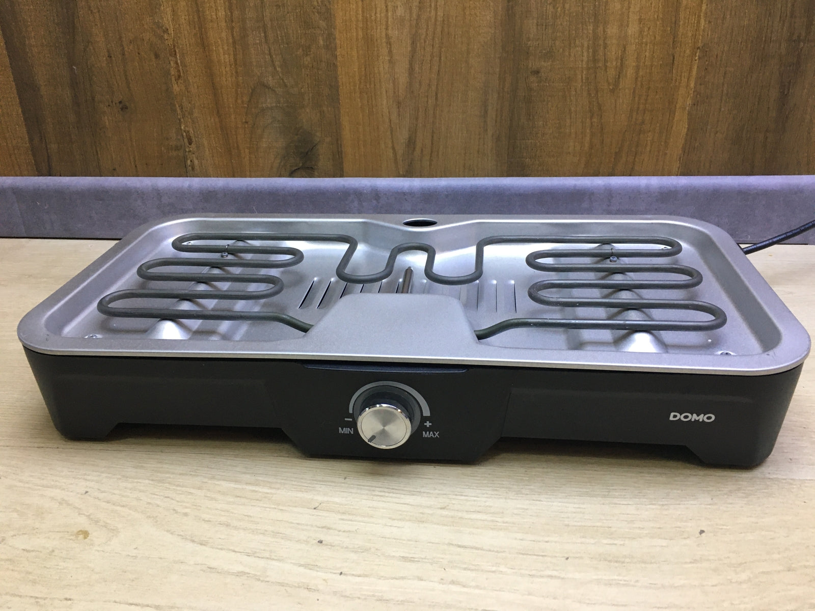 DOMO DO9260G Barbecue Tischgrill mit Windschutzscheibe, 2200W, I29641