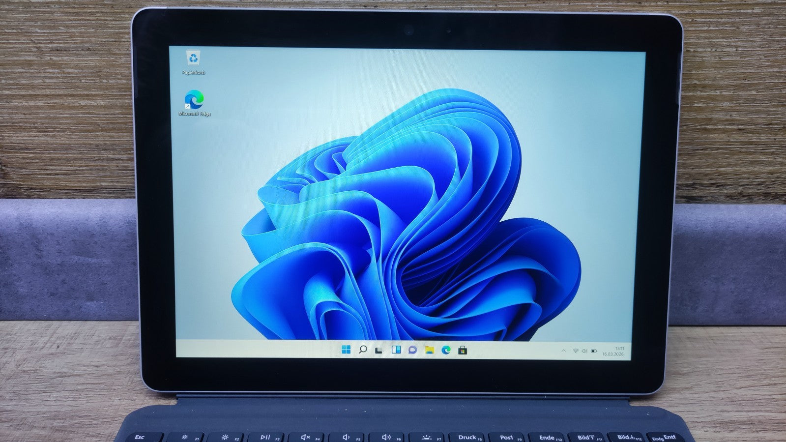Microsoft Surface Go Tablet 10" 1800x1200 Touch Pentium 4415Y 8GB 128GB SSD WiFi
