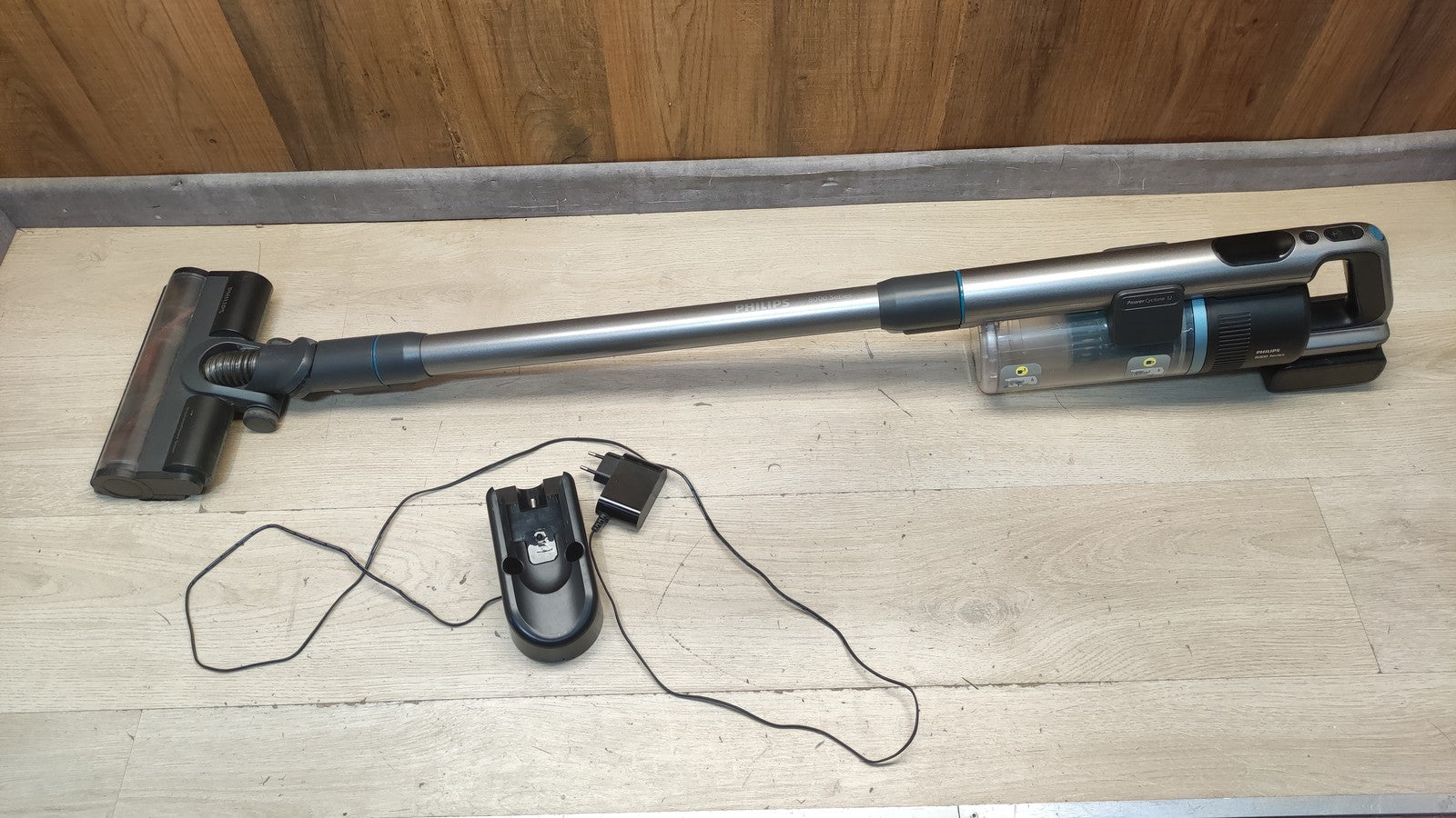 Philips XC8055/01 Aqua Plus Series 8000 Akku-Handstaubsauger, I39671