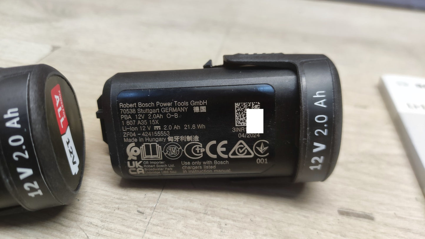 Bosch Starter Set, 2 Akkus 12 V 1,5 Ah + Ladegerät, I38251
