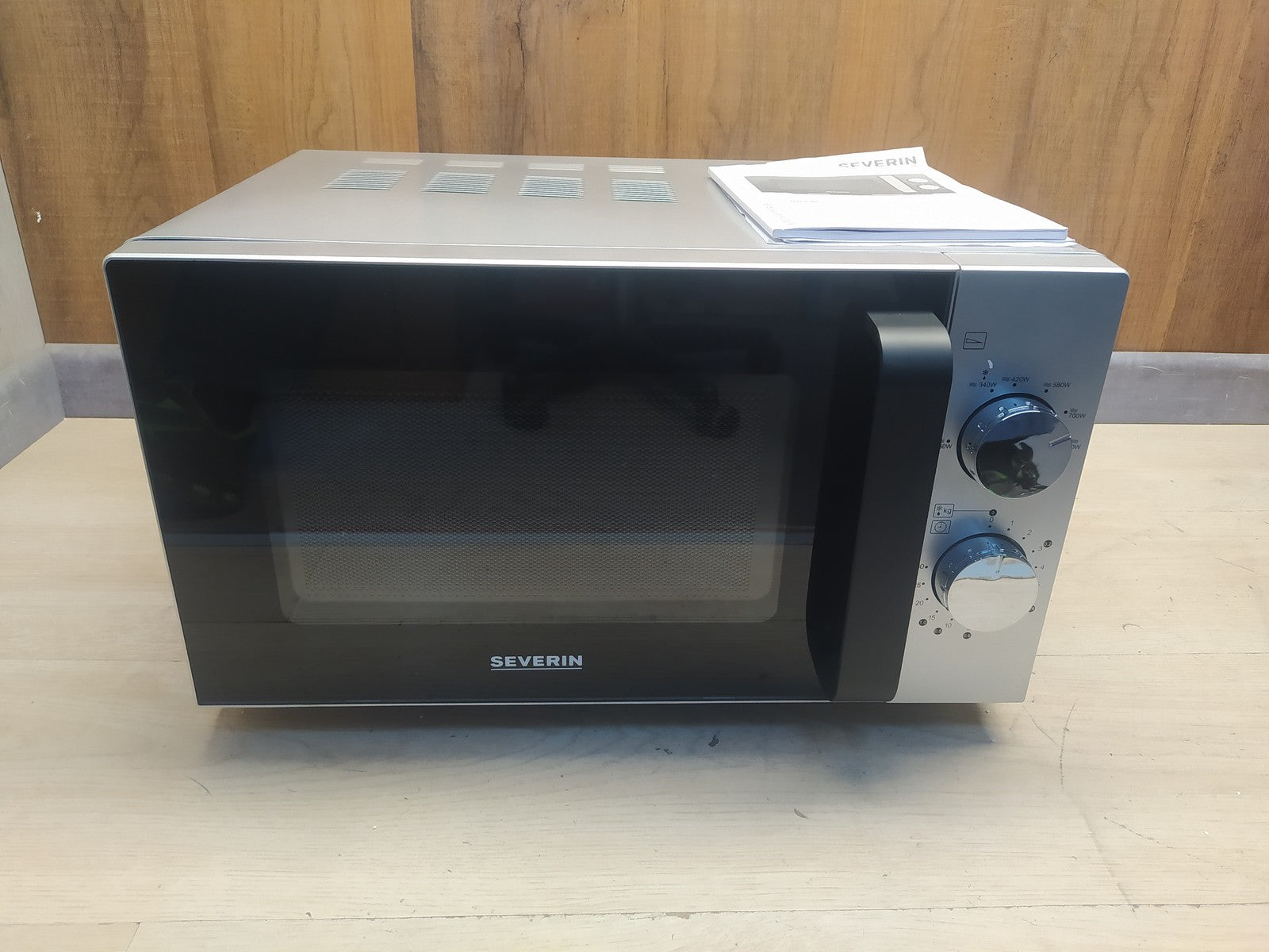SEVERIN MW 9184 Mikrowelle mit Glasboden, 800 W, 20L, I37777