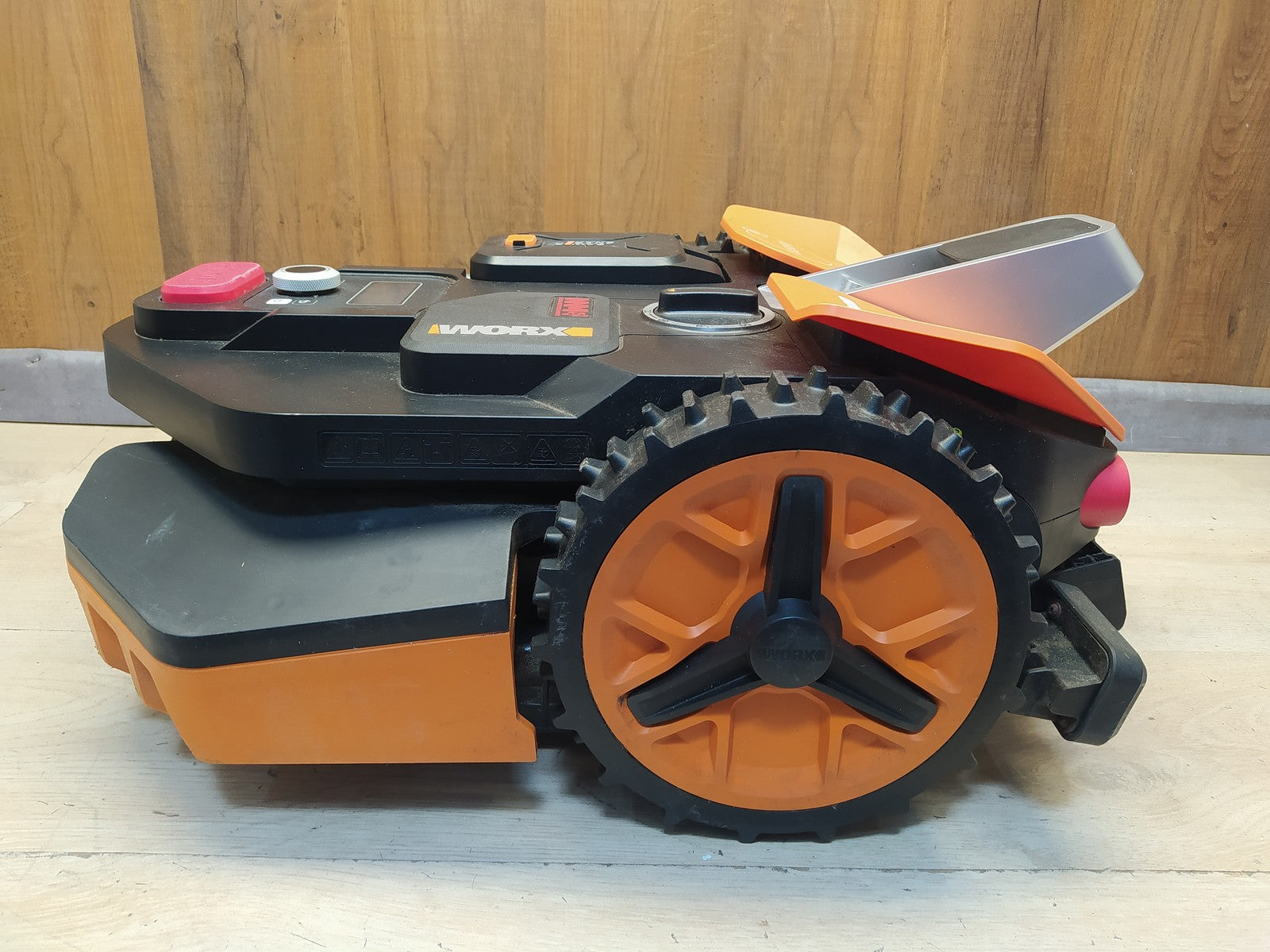 WORX Landroid Vision M600 Mähroboter ohne Begrenzungskabel WR206E.1