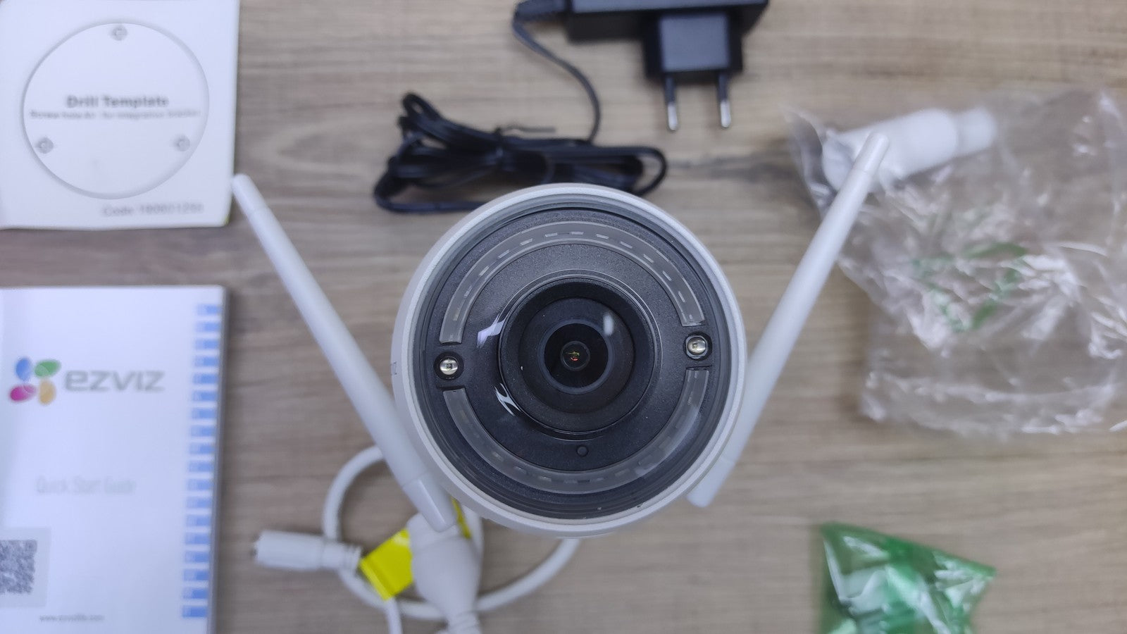 Ezviz ezTube 1080p Full-HD Kamera mit Nachtsicht WLAN CS-CV310, I35001