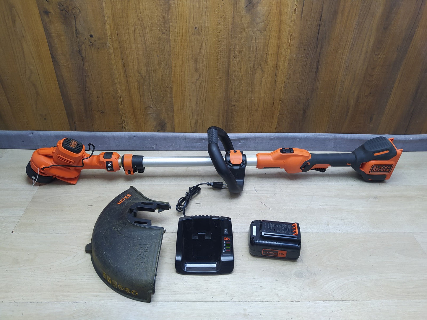 Black+Decker Akku-Rasentrimmer BCSTA536, Akku 2,5Ah, Schnittbreite 33 cm, I35080