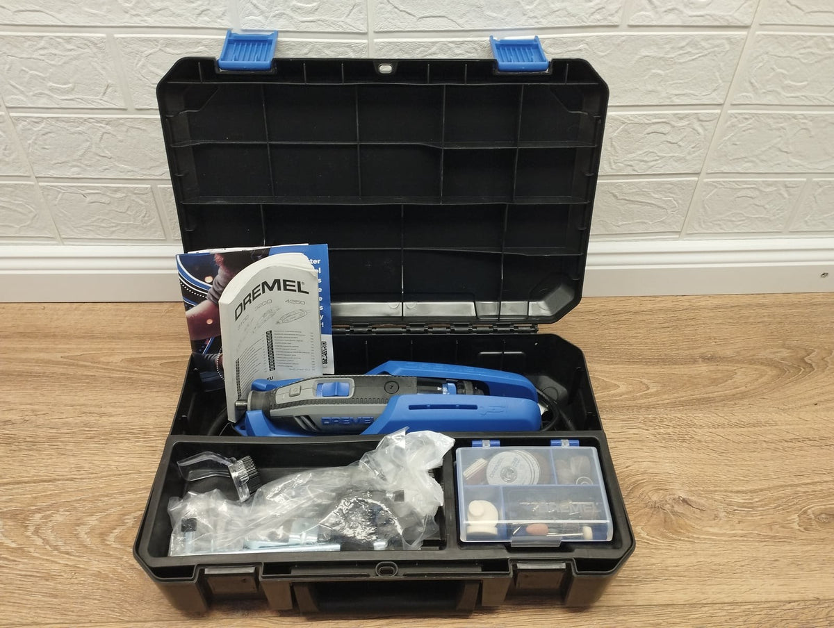 Dremel 4250 Rotationswerkzeug mit 3 Vorsatzgeräten und Zubehörset