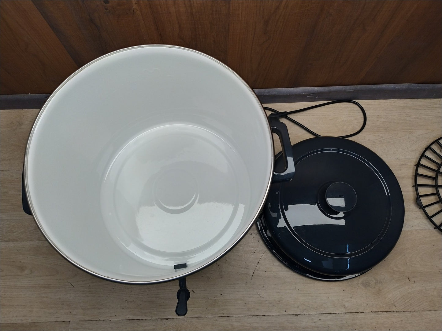 Clatronic EKA 3338 Einkoch-/Heißgetränkeautomat mit 25L Tankinhalt, I37666
