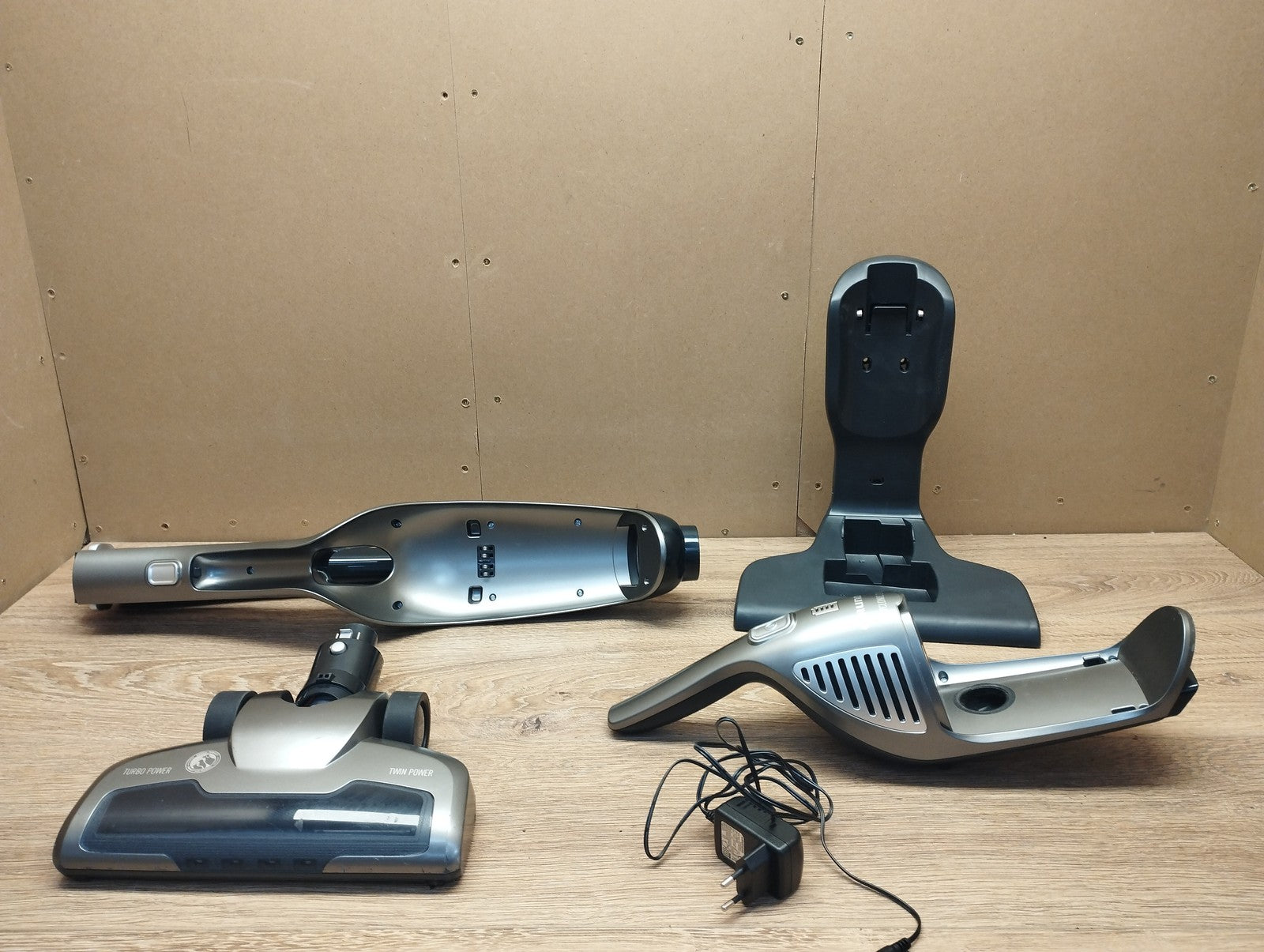 Grundig GMS2500 2 in 1 Akku-Stab-/Handstaubsauger VCH 9832, I39577