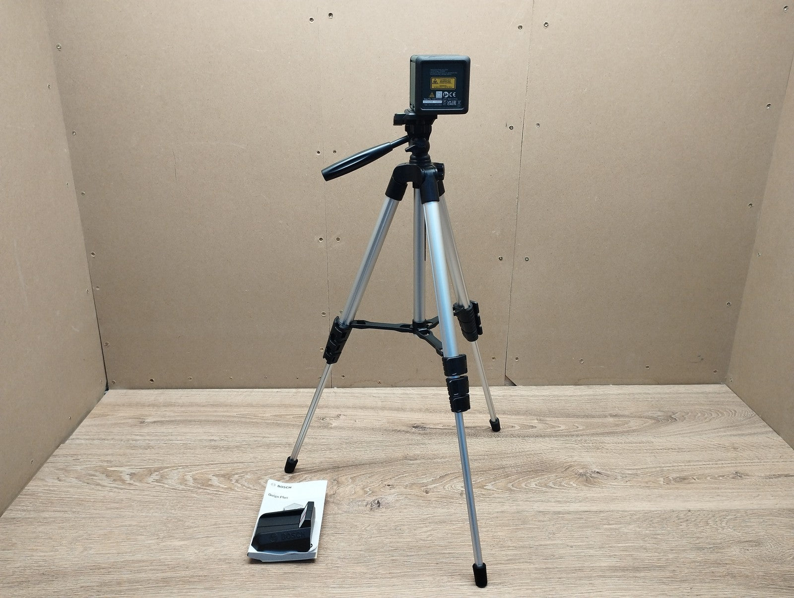 Bosch DIY Quigo Plus Kreuzlaser mit Stativ, I39862