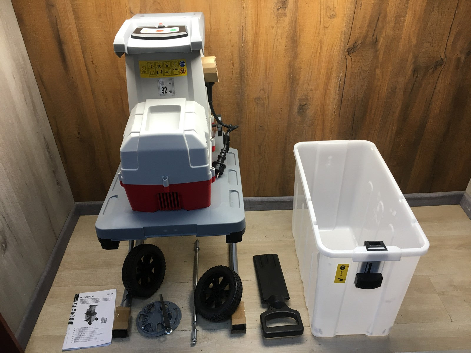 IKRA Elektro-Gartenhäcksler ILH 3000 A, 3.000 Watt, Aststärke bis 44mm, I38325