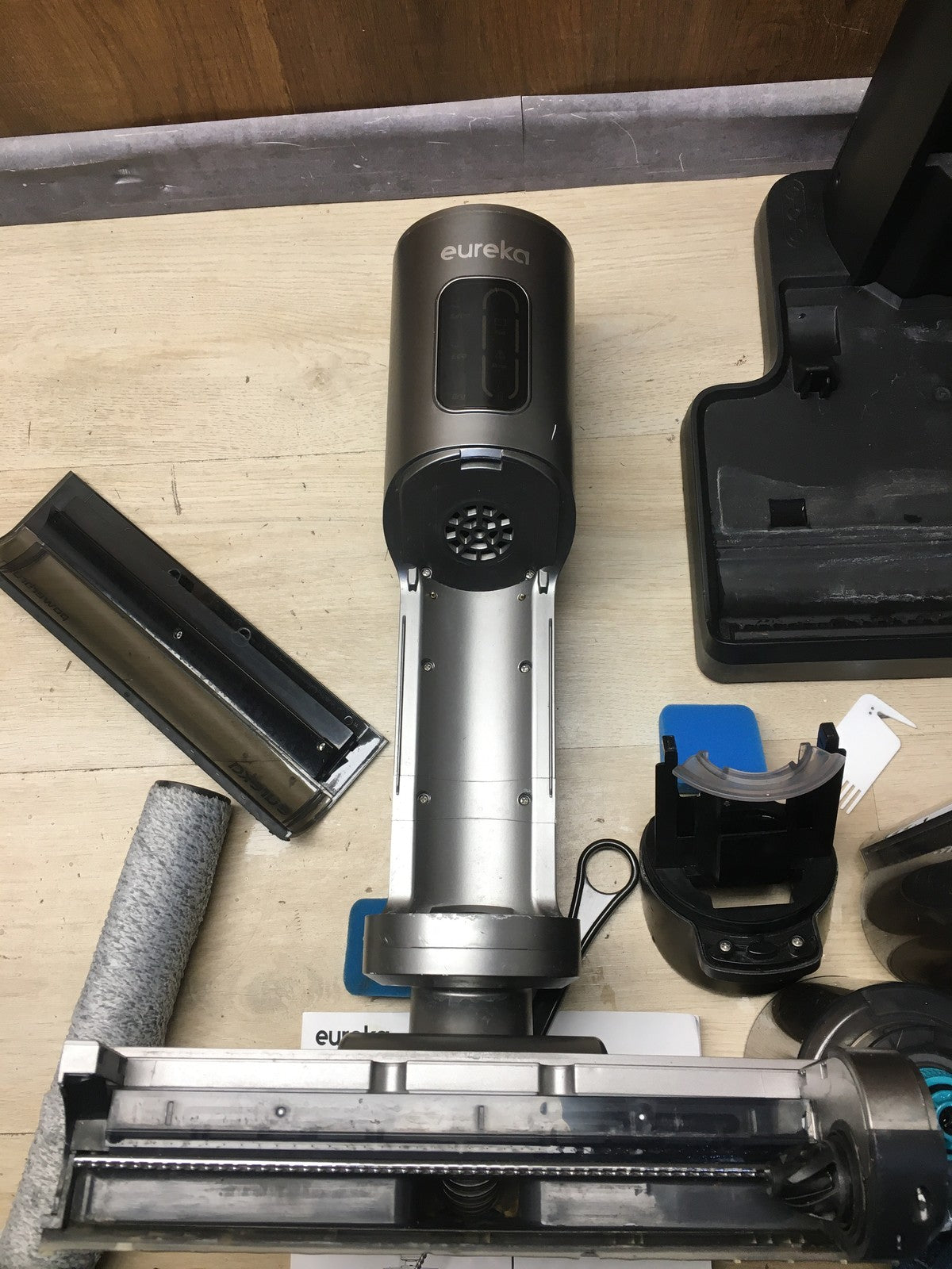 Eureka NEW430BL Kabelloser Nass-/Trockensauger, 230W, I36018