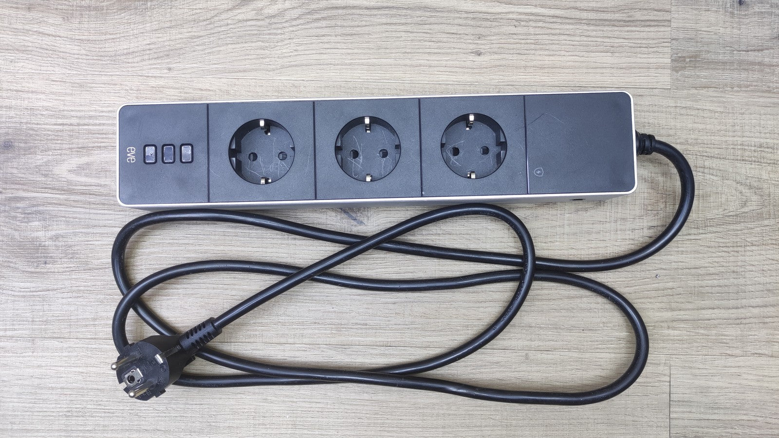 Eve Energy Strip Smarte Dreifach-Steckdosenleiste mit Verbrauchsmessung, I35463