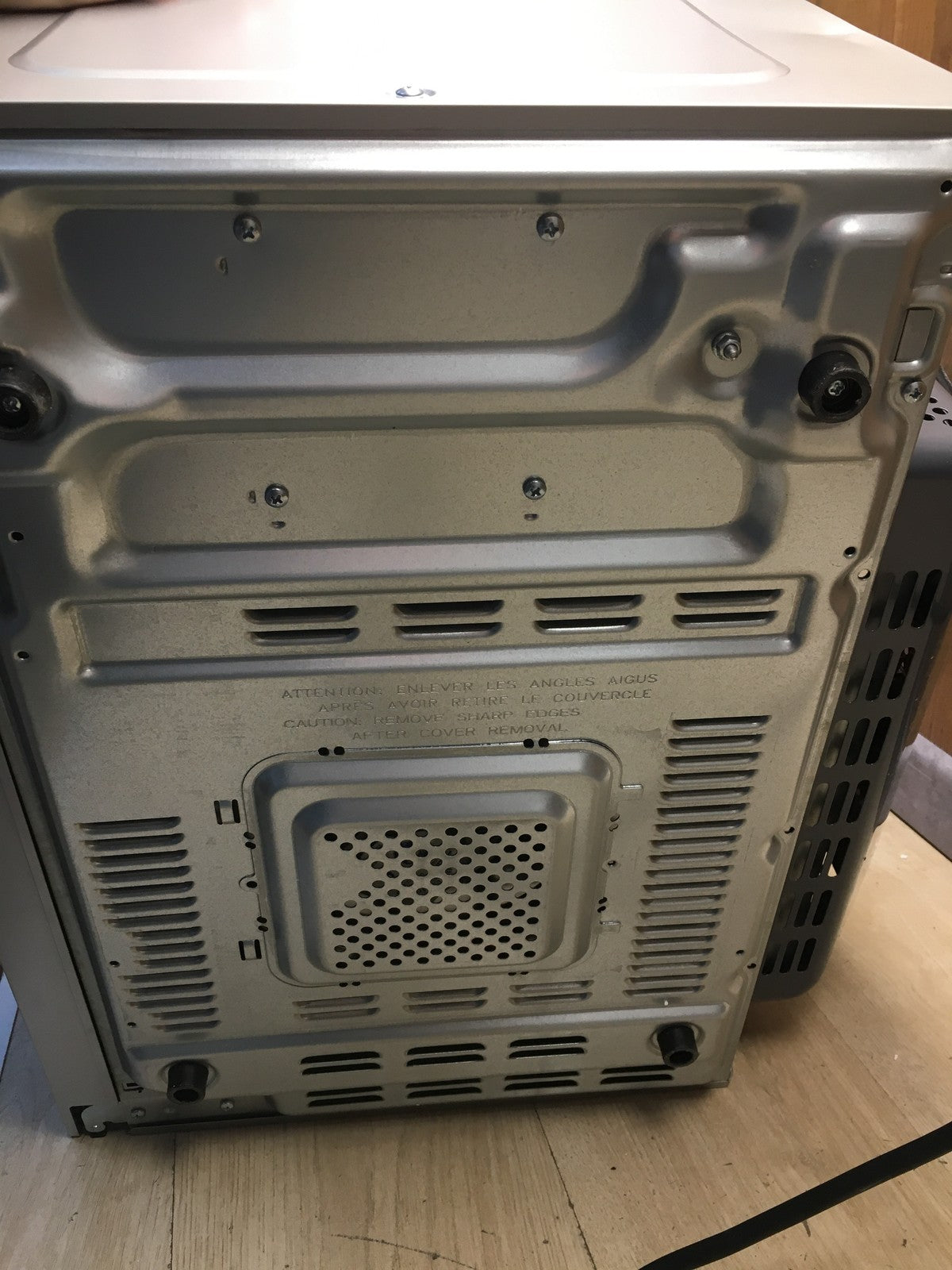 SHARP R843INW Mikrowelle 25 L, 900 W, I37690