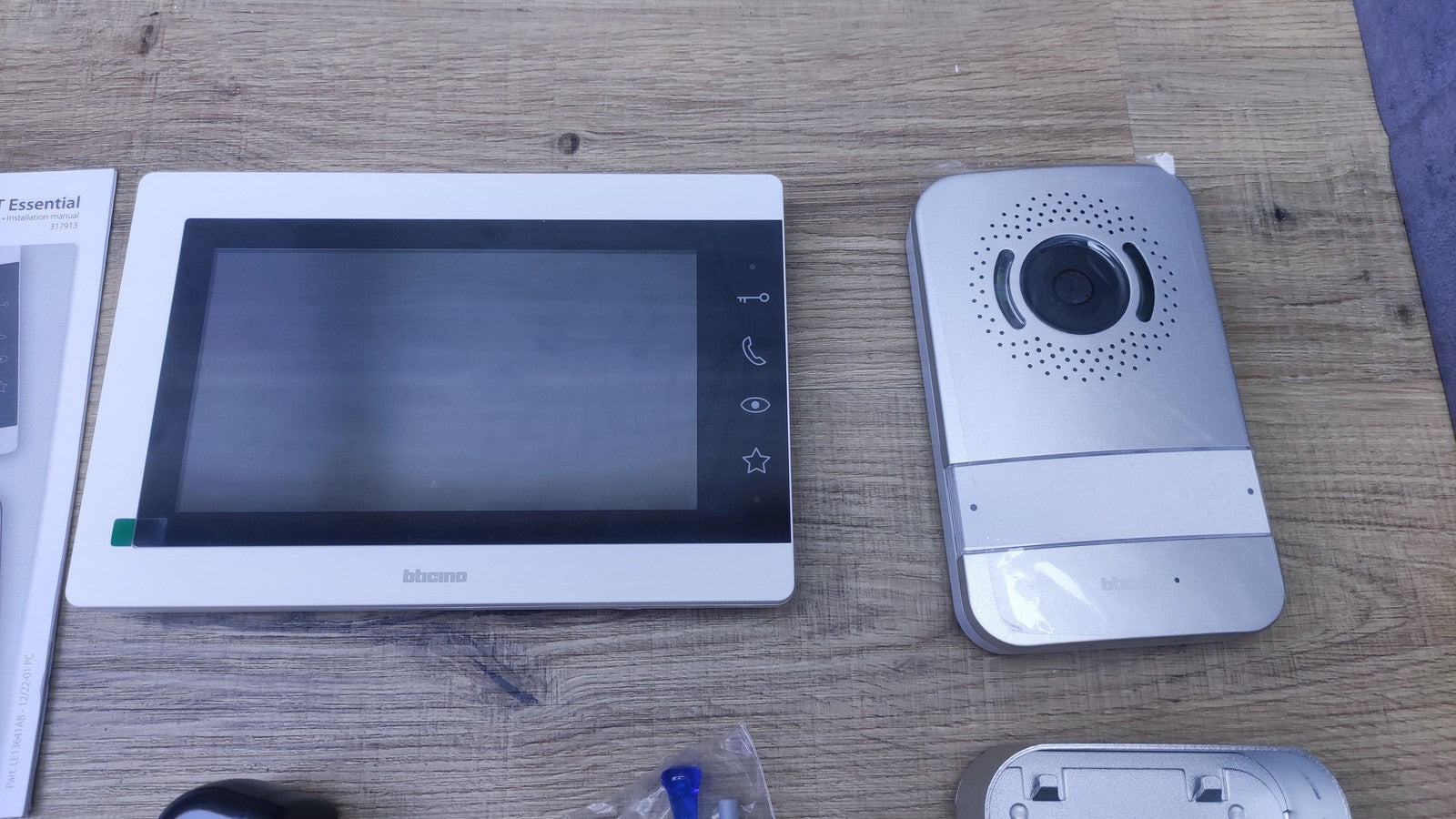 Bticino Video-Türsprechanlage 317913 EasyKit Essential verkabelt I37228