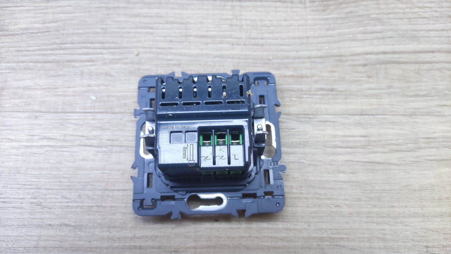 Legrand 067771 Celiane Rolladenschalter with Netatmo, Titan, 400 V, I36321