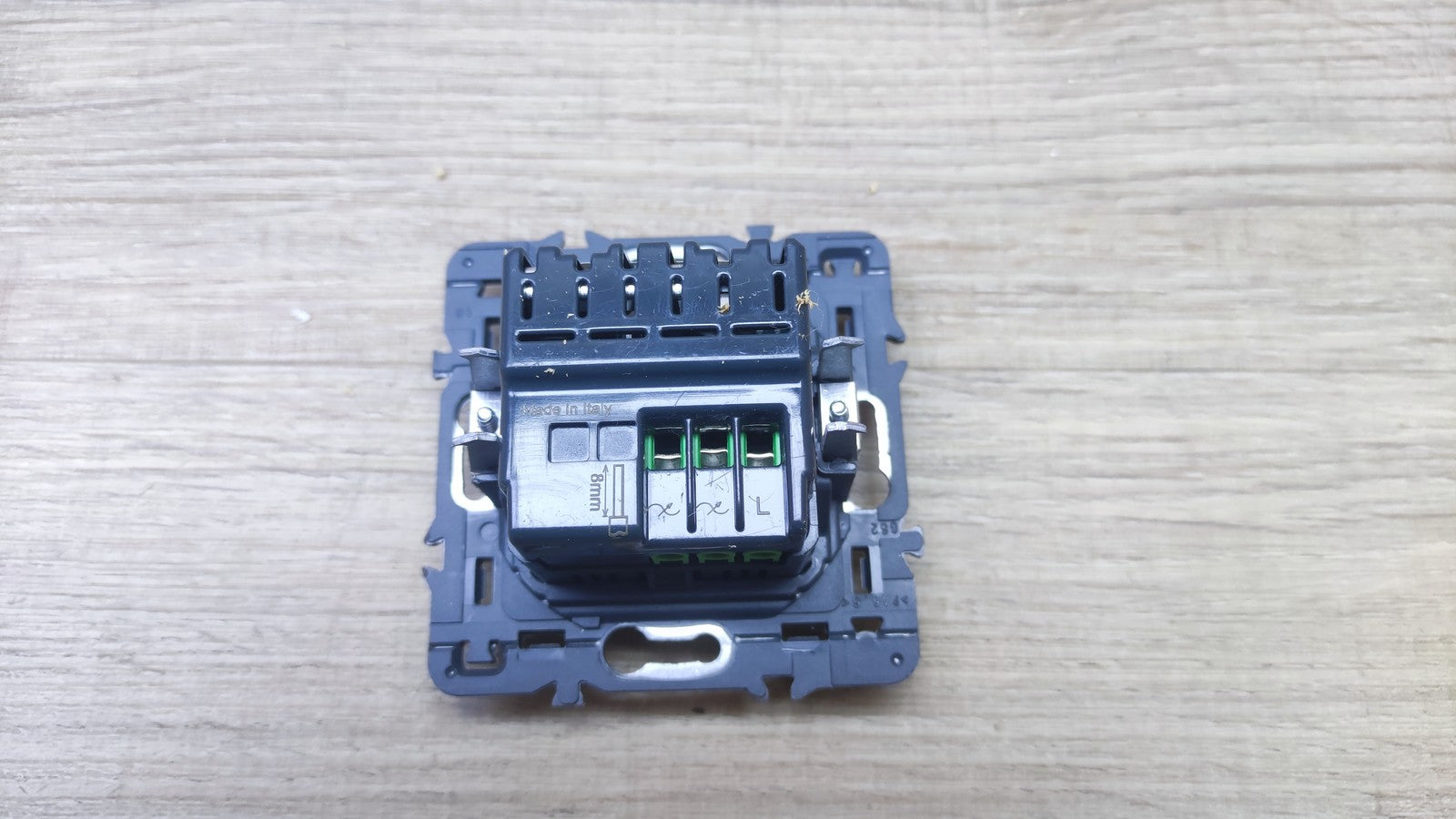 Legrand 067771 Celiane Rolladenschalter with Netatmo, Titan, 400 V, I36321