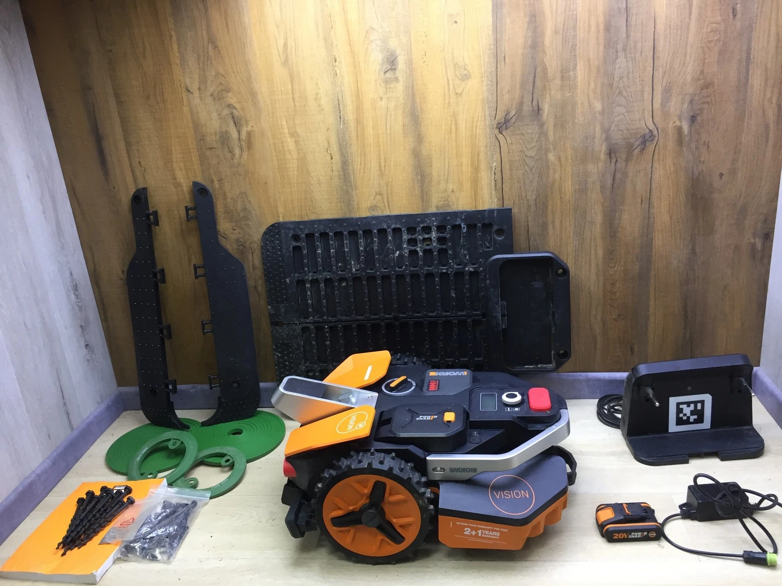 WORX Landroid Vision M550 Mähroboter ohne Begrenzungskabel WR205E I33603